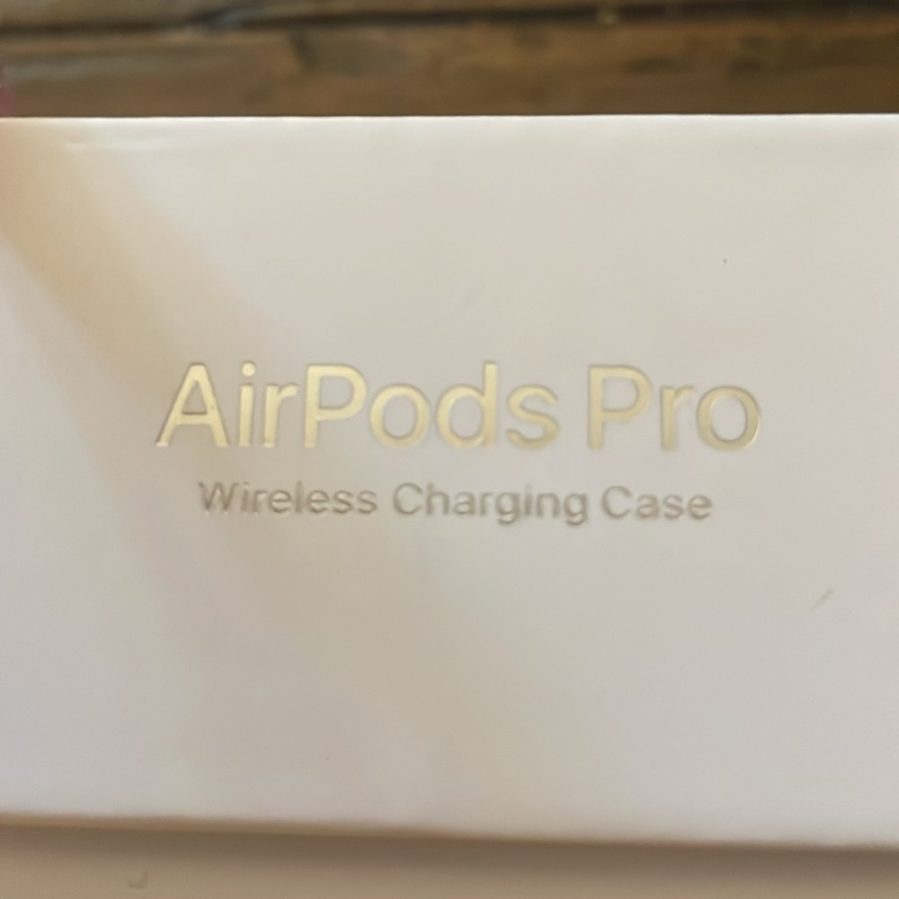 COPY - Apple Pro AirPod charging case